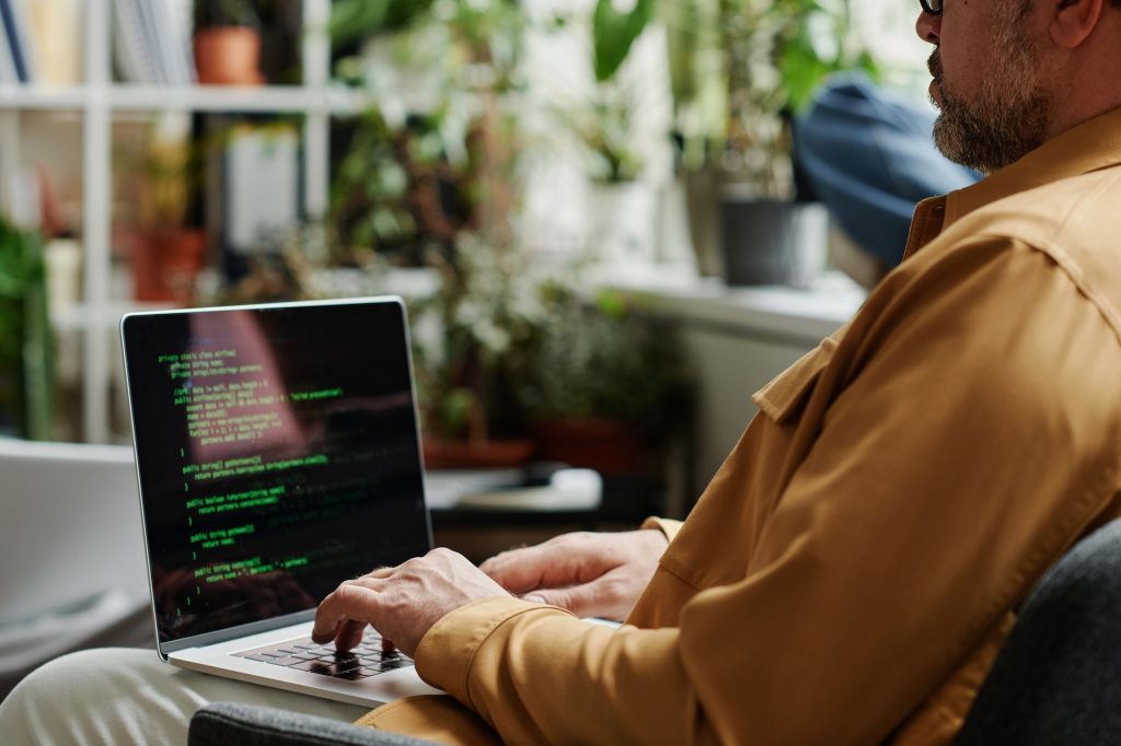 Selective focus on mature IT support engineer decoding data